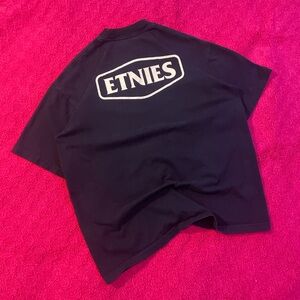 y2k skate brand Etnies Boxy Fit